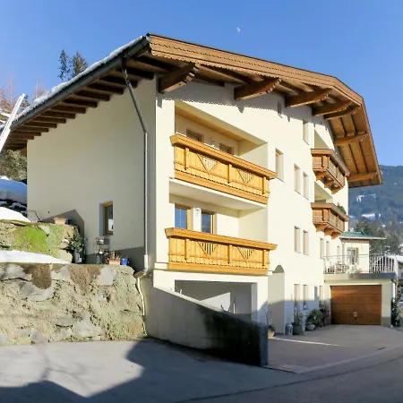 Lisi - Suz372 By Interhome